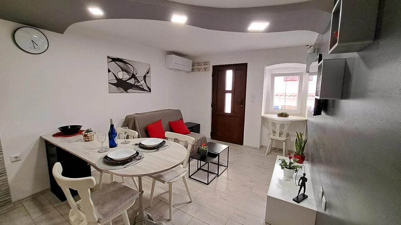 Apartment Iva Baska  0*, Baska (Krk)