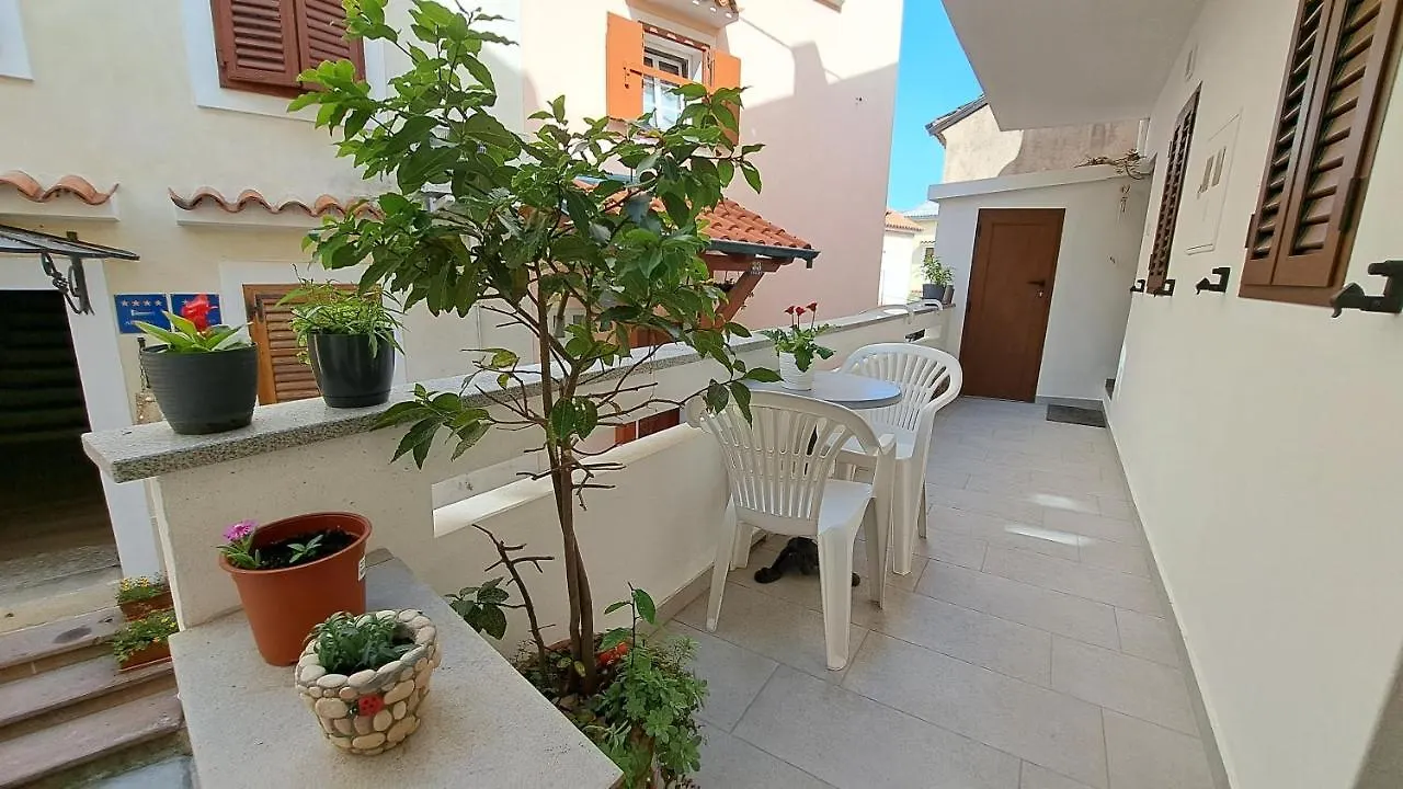 Apartment Iva Baska  0*, Baska (Krk) Croatia